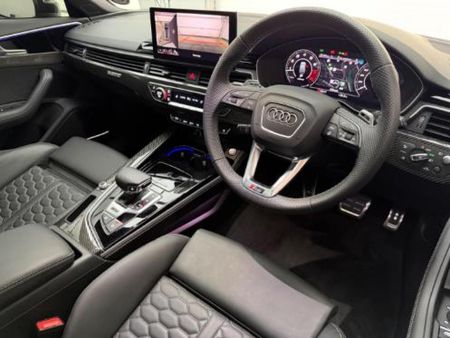 2024-Audi-RS4-Avant-quattro-Auto_9