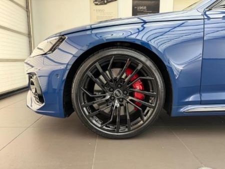 2024-Audi-RS4-Avant-quattro-Auto_2