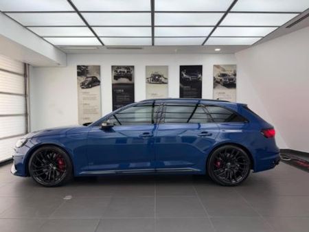 2024-Audi-RS4-Avant-quattro-Auto_3