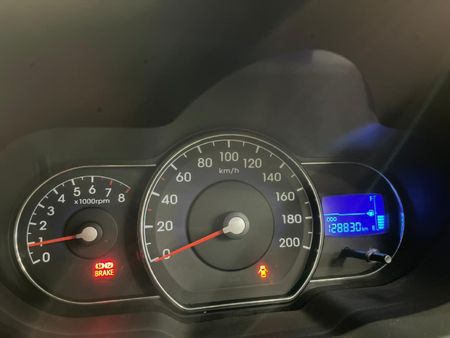 2012-Hyundai-i10-125-GLS-Fluid_10