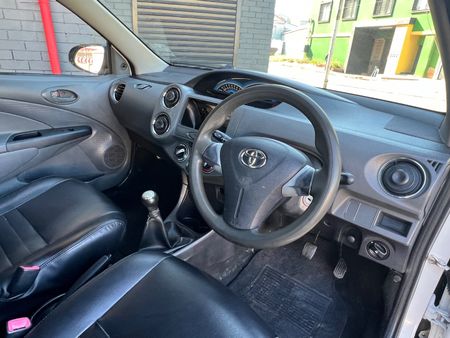 2017-Toyota-Etios-15-XS_9