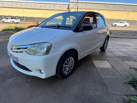 2017-Toyota-Etios-15-XS_1
