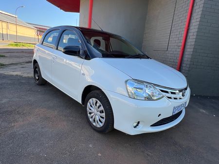 2017-Toyota-Etios-15-XS_2