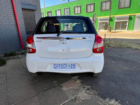 2017-Toyota-Etios-15-XS_3