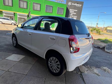 2017-Toyota-Etios-15-XS_4