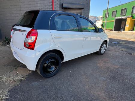 2017-Toyota-Etios-15-XS_5