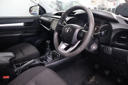2021-Toyota-Hilux-24-GD-6-Raider-4x4-Double-Cab_6