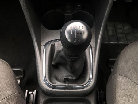2025-Volkswagen-Polo-Vivo-14_15