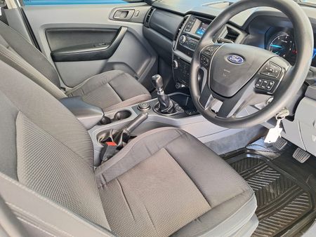 2017-Ford-Everest-22-TDCi-XLS-4x4_6