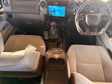 2025-Toyota-Land-Cruiser-79-28-GD-6-Auto-Double-Cab_17