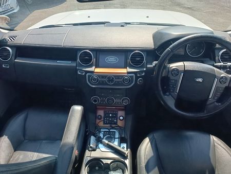 2014-Land-Rover-Discovery-4-30-TD-SD-V6-HSE_10