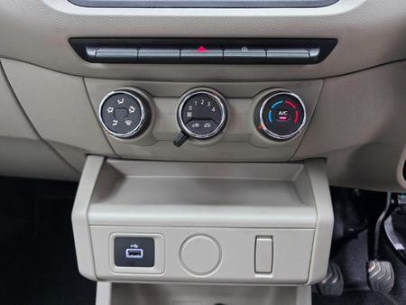 2026-Renault-Triber-10-Techno_19