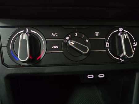 2025-Volkswagen-Polo-10-TSI_9