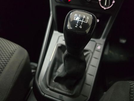 2025-Volkswagen-Polo-10-TSI_7