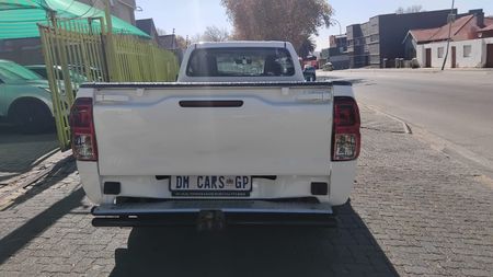 2025-Toyota-Hilux-20-Single-Cab_10