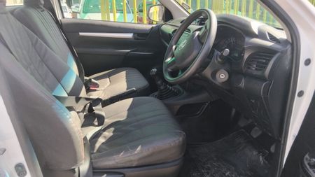 2025-Toyota-Hilux-20-Single-Cab_3