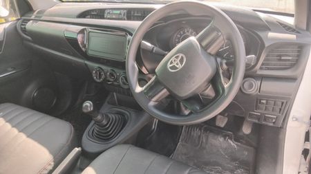 2025-Toyota-Hilux-20-Single-Cab_5
