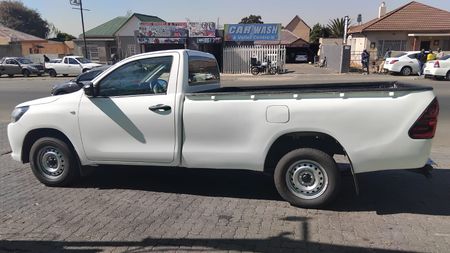 2025-Toyota-Hilux-20-Single-Cab_7