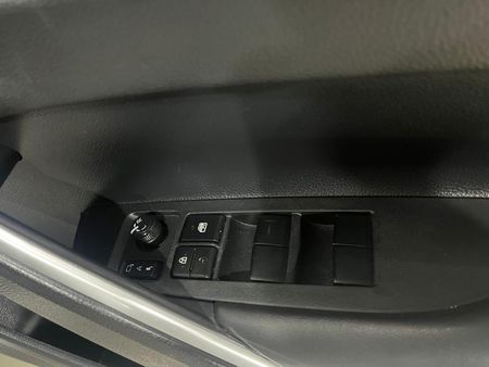 2024-Toyota-Corolla-Cross-18-XS_19