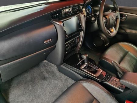 2025-Toyota-Fortuner-24-GD-6-RB-Auto_12