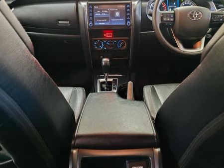 2025-Toyota-Fortuner-24-GD-6-RB-Auto_13