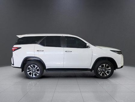 2025-Toyota-Fortuner-24-GD-6-RB-Auto_7