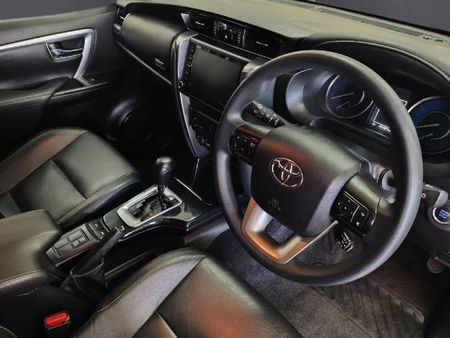 2025-Toyota-Fortuner-24-GD-6-RB-Auto_8
