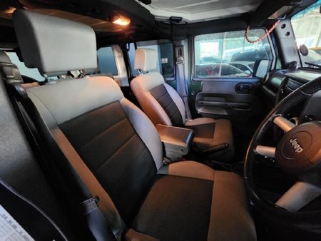 2010-Jeep-Wrangler-Unlimited-28-CRD-Sahara-Auto_10