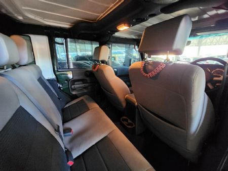 2010-Jeep-Wrangler-Unlimited-28-CRD-Sahara-Auto_11