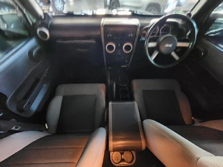 2010-Jeep-Wrangler-Unlimited-28-CRD-Sahara-Auto_8