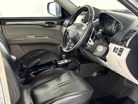 2015-Mitsubishi-Pajero-Sport-25D-4x4-Auto_9