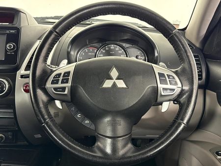 2015-Mitsubishi-Pajero-Sport-25D-4x4-Auto_11
