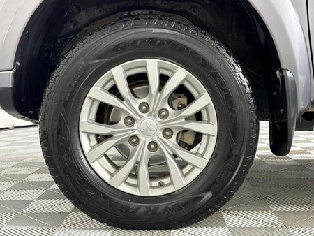 2015-Mitsubishi-Pajero-Sport-25D-4x4-Auto_5