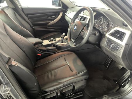 2015-BMW-3-Series-320i-Auto_9