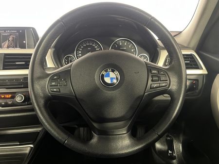 2015-BMW-3-Series-320i-Auto_11