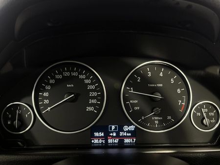 2015-BMW-3-Series-320i-Auto_2