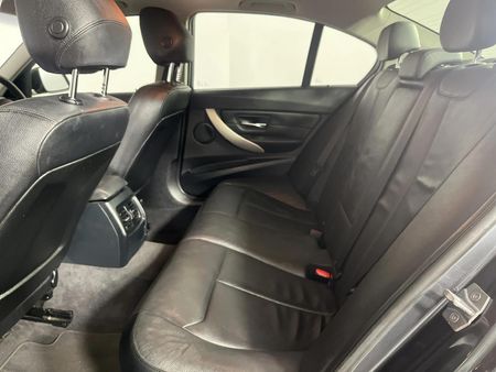 2015-BMW-3-Series-320i-Auto_3