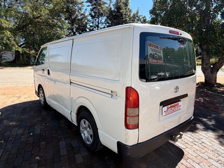 2005-Toyota-Quantum-25-D-4D-Panel-Van_4