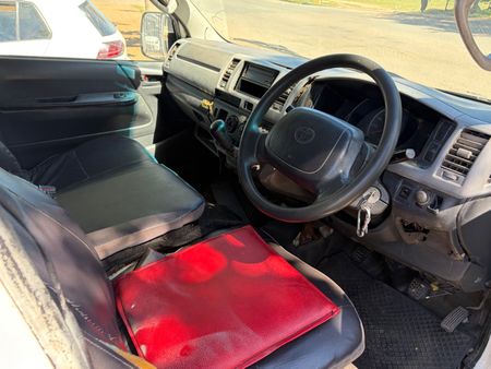 2005-Toyota-Quantum-25-D-4D-Panel-Van_7