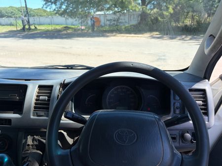2005-Toyota-Quantum-25-D-4D-Panel-Van_8