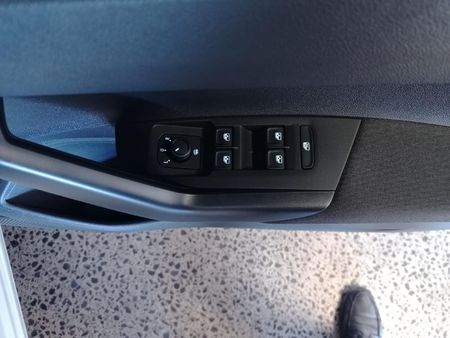 2026-Volkswagen-Polo-10-TSI_18