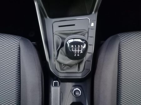 2026-Volkswagen-Polo-10-TSI_32