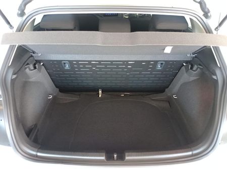 2026-Volkswagen-Polo-10-TSI_33