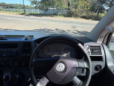 2009-Volkswagen-Caravelle-T5-25-TDI-128kW_9