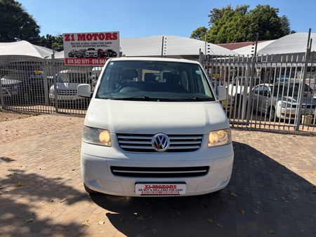 2009-Volkswagen-Caravelle-T5-25-TDI-128kW_2