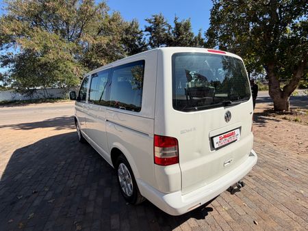 2009-Volkswagen-Caravelle-T5-25-TDI-128kW_4