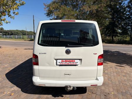 2009-Volkswagen-Caravelle-T5-25-TDI-128kW_5
