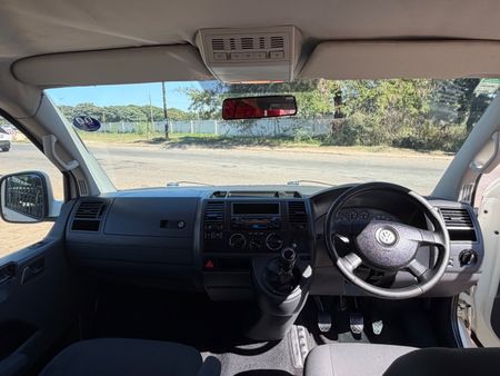 2009-Volkswagen-Caravelle-T5-25-TDI-128kW_8