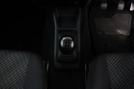 2018-Suzuki-Jimny-13_4