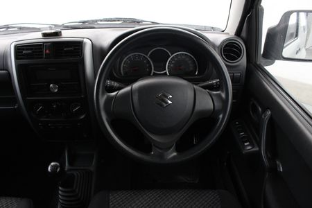 2018-Suzuki-Jimny-13_5